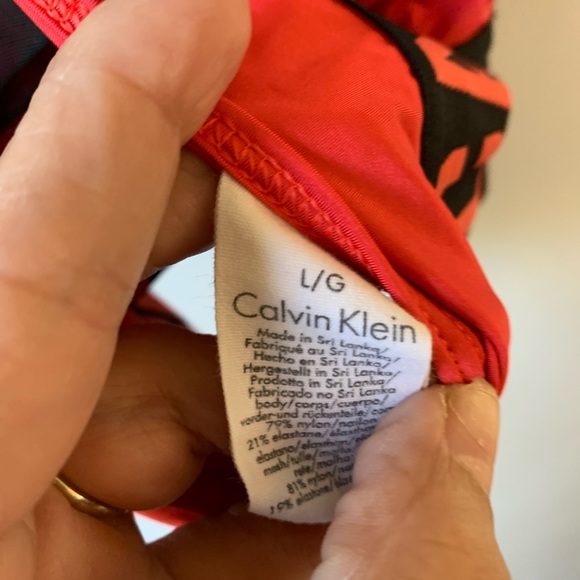 Calvin Klein Lightly Lined Sports Bra - Picture 4 of 4